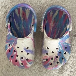 Little girls purple tie dye crocs C8